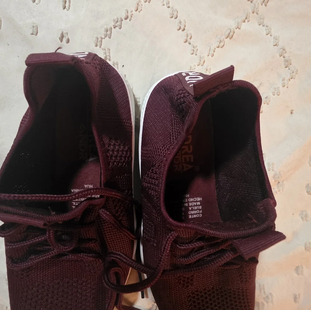 AND breathable knit